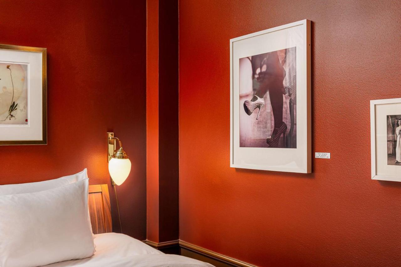 Single Guest Room