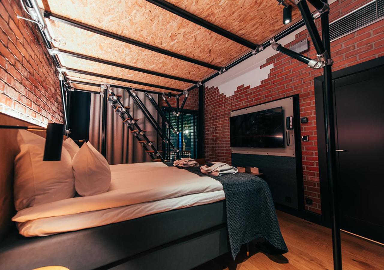Loft 1 King bed,1524459544:JPEG