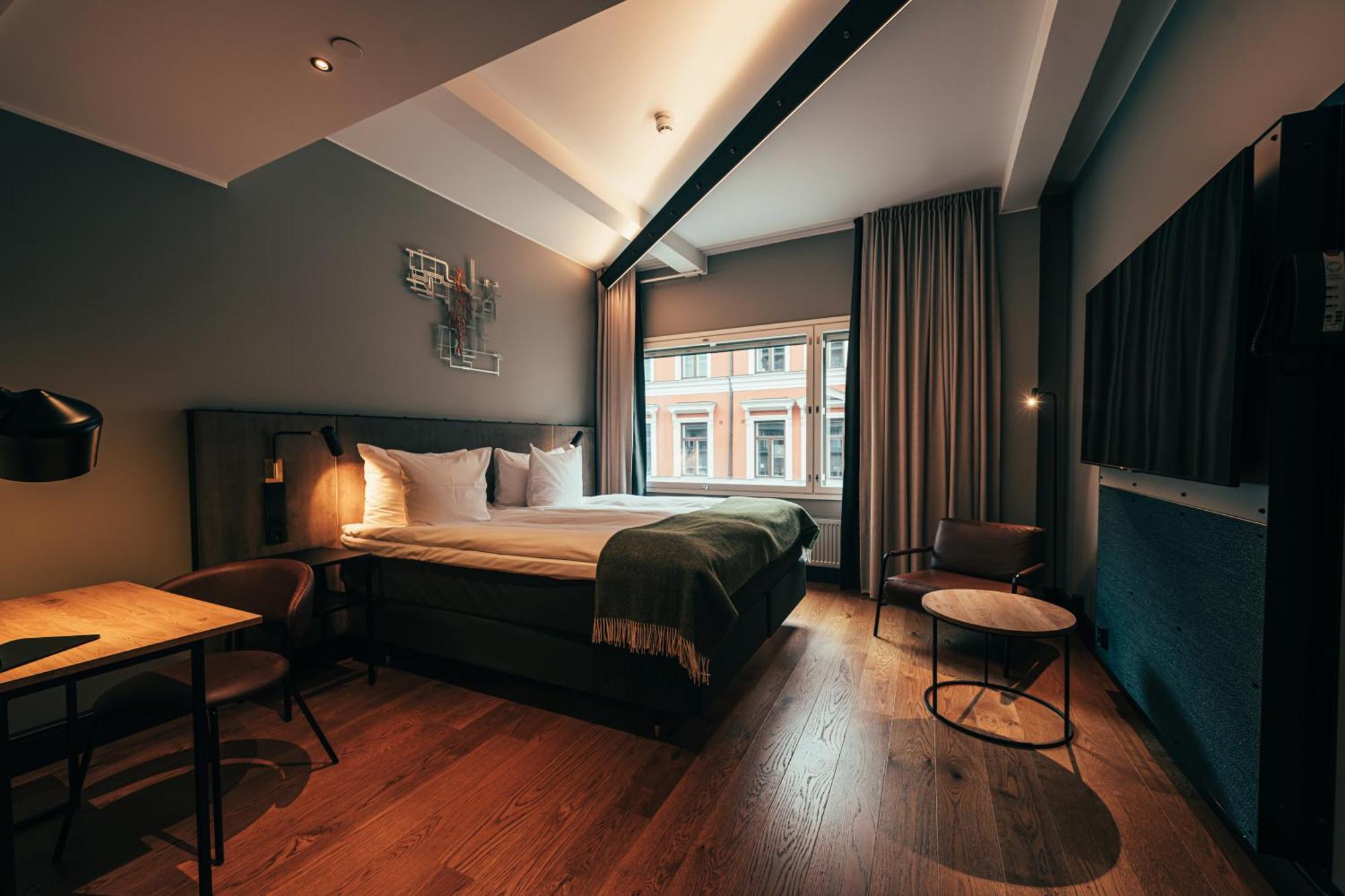 Superior 1 King bed,1772435746:JPEG